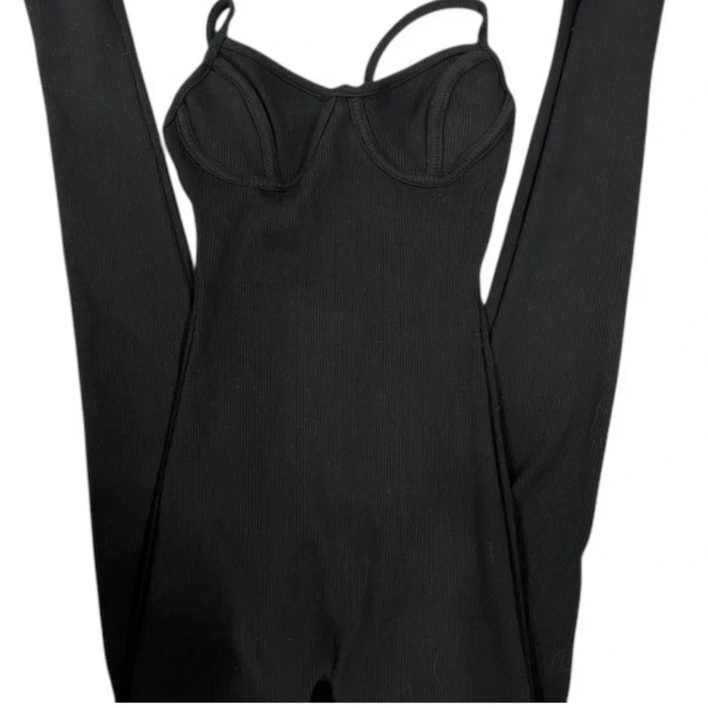 Naked Wardrobe Ribbed Crossback Stirrup Jumpsuit Size Medium in Black NWT - Picture 2 of 3